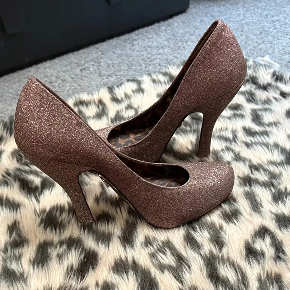Betsey Johnson Sparkling Glitter Mauve Pink "Tastty" Heels - Picture 3 of 7